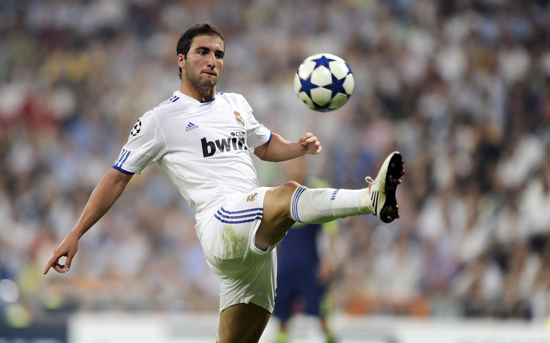 记意电波冬窗转会观察之进取篇，豪门球队的精准补强与未来布局