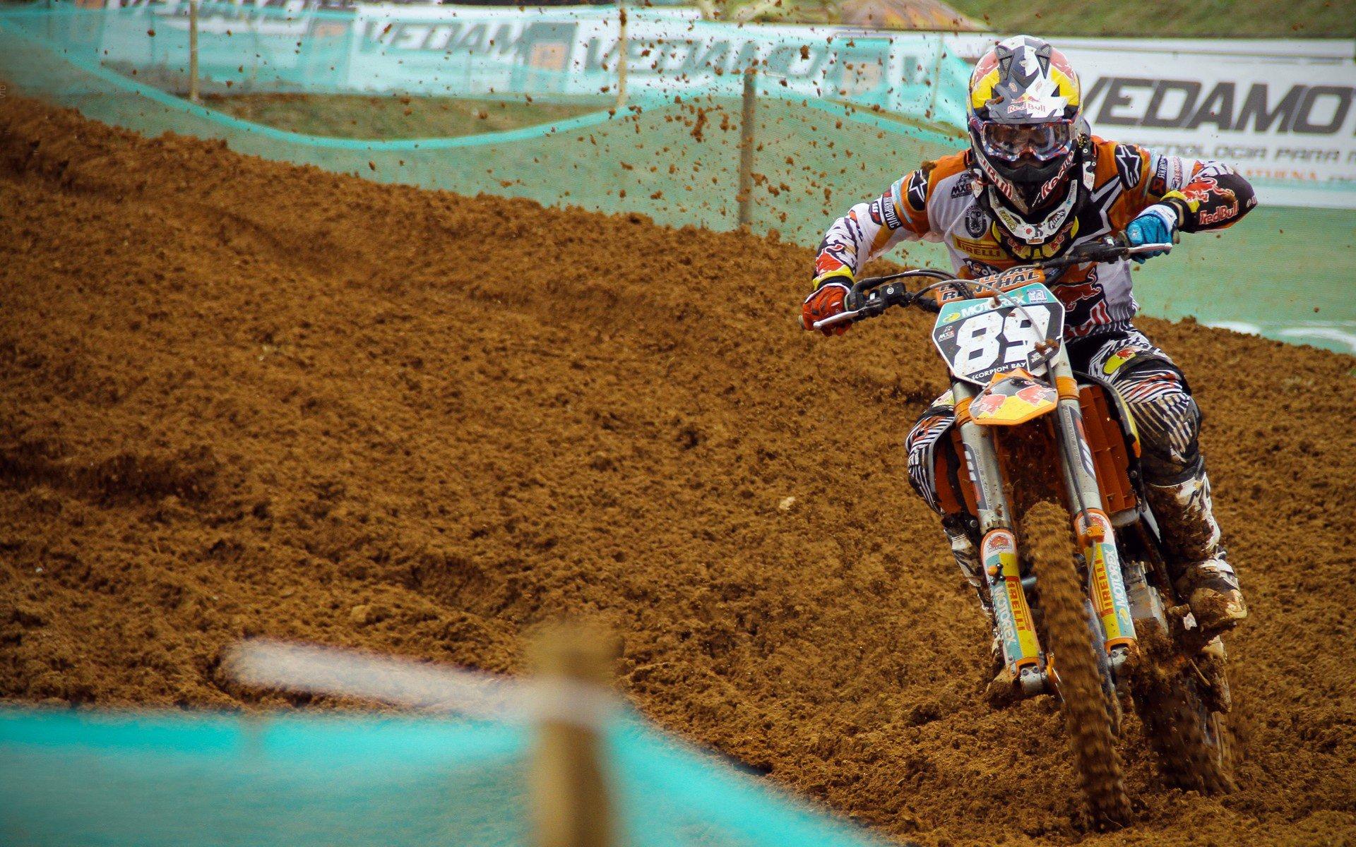 毕业时刻!鲍尔争球鲁莽犯规领第六犯离场,生涯关键战遗憾落幕